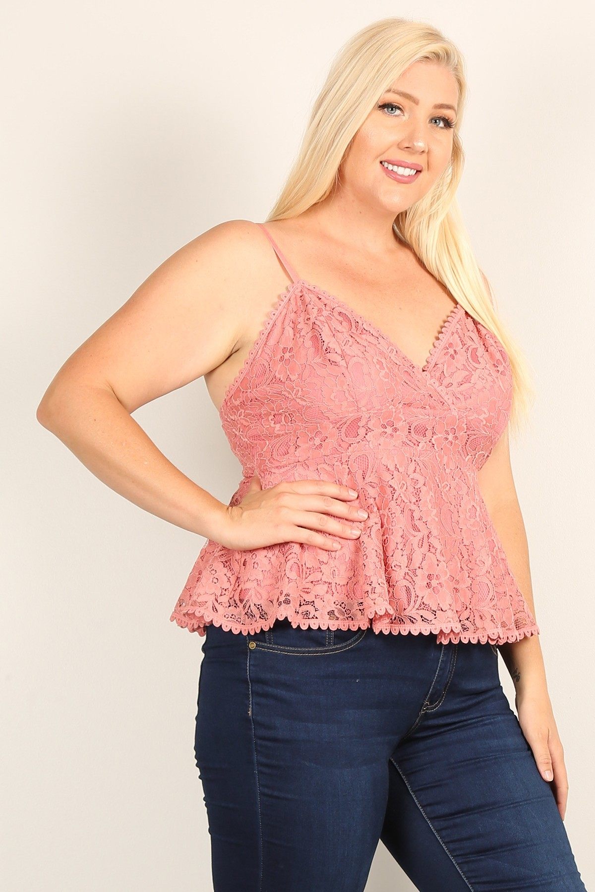 Plus Size Lace Sleeveless Top