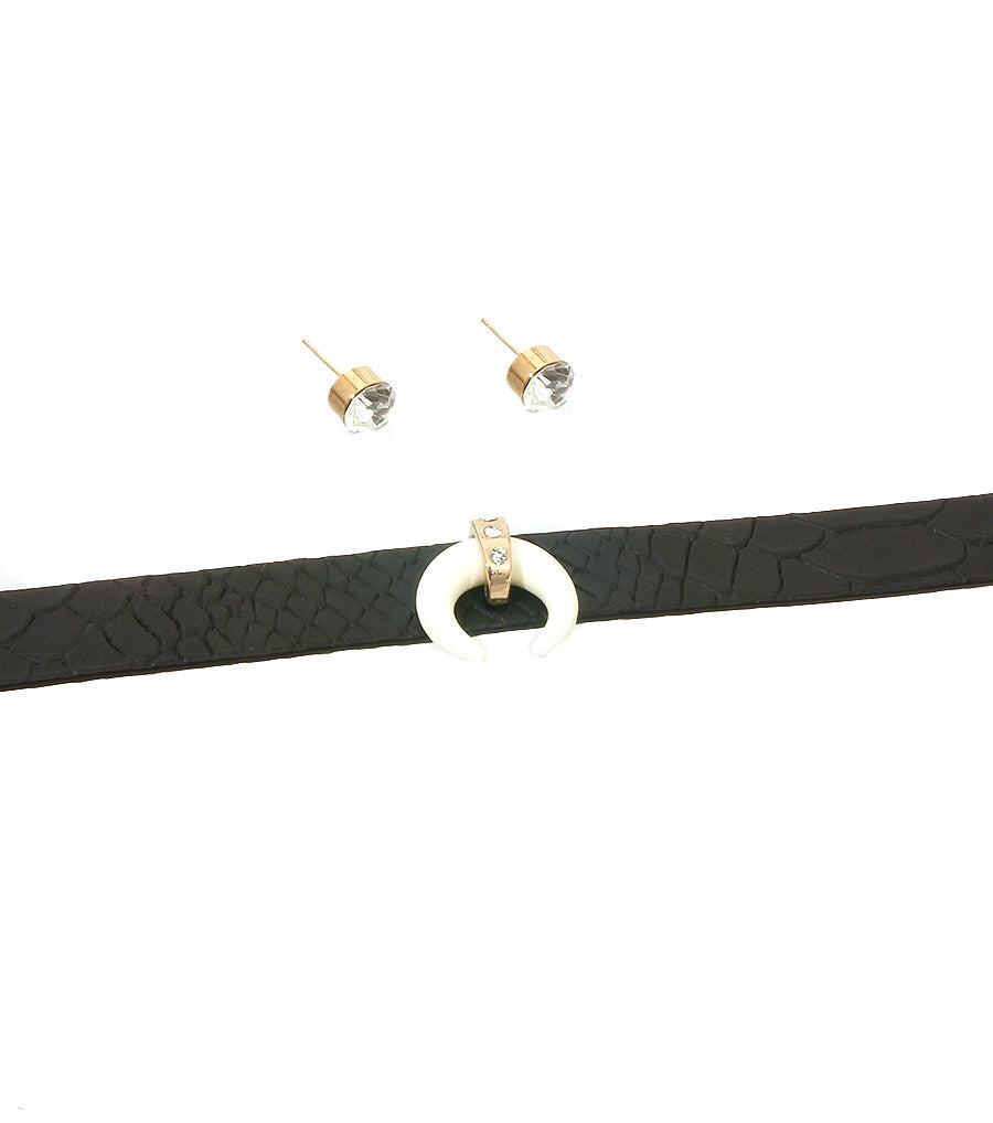 Horn Pendant Choker